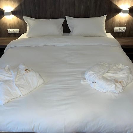 Resident Hotel Каскелен Экстерьер фото