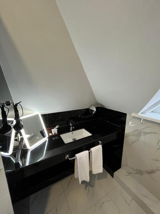 Resident Hotel Каскелен Экстерьер фото